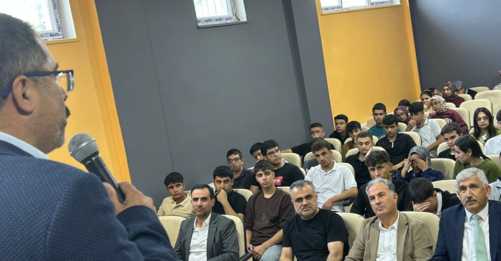 BAŞKAN HALLAÇ FEN LİSESİ ÖĞRENCİLERİ İLE BULUŞTU 